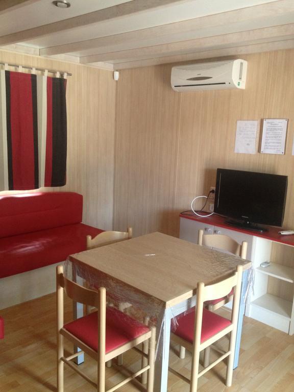 Camping Residence Chalet La Pomposa Terrazzoni 보니파시오 객실 사진